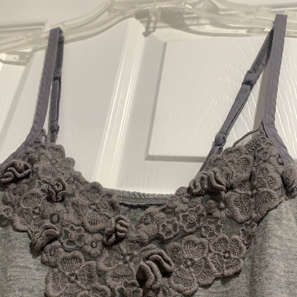 Gray top - Picture 5 of 5